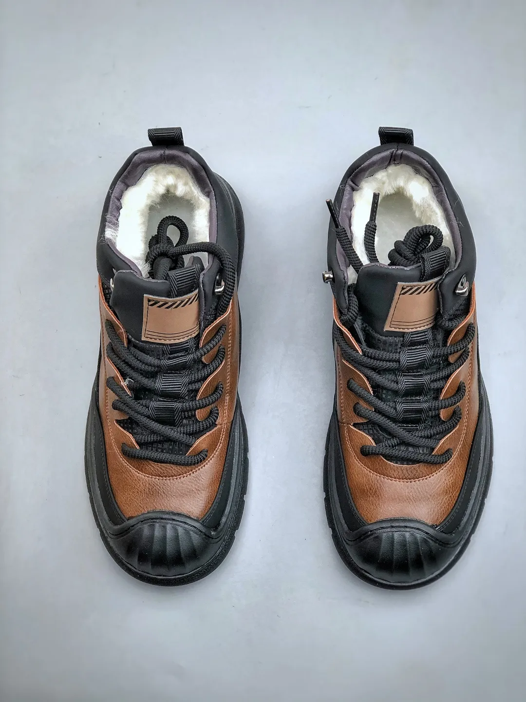 Local self-pickup💰520 supports store Timberland/Timberland classic 25ss new mid-top (plus velvet) Classic re-engineered brand new upgrade Guangdong factory quality Original box original packaging The fabric is made of Italian top frosted cowhide with anti-odor and anti-corrosion genuine leather latex insoles to give you a perfect wearing experience High-quality and durable, a must-have for sportsmen Specially designed to treat those who are not handsome High-quality feet with first-class feel Exclusive supply Official product number: TB23066 Size: 39 40 41 42 43 44
